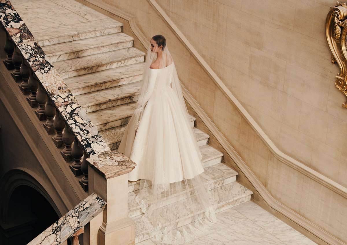 婚礼——宏伟的楼梯——伦敦OWO莱佛士酒店