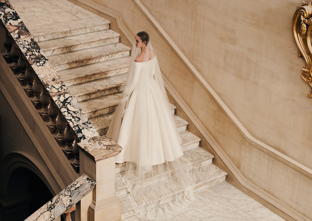 Bodas emblemáticas — La gran escalera — Raffles London at The OWO.