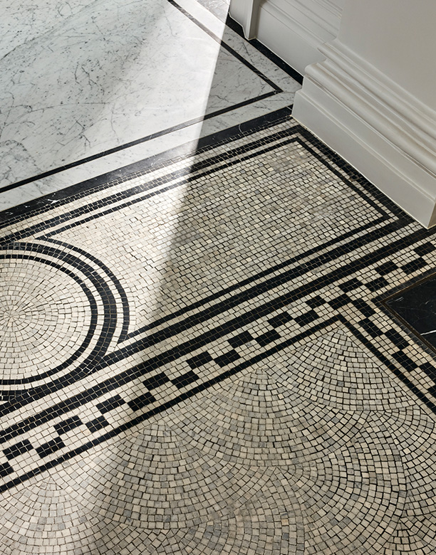 Recibidor con suelo de mosaico — The OWO Residences by Raffles — Apartamentos de lujo en Londres